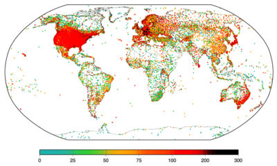 Ubicacion geografica de 30 mil estaciones de medicion atmosferica en la base de datos del ISTI. Puntos rojos tienen más de 100 años y en negro los que tienen mas de 200 años